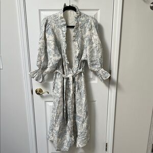 NOTHING FITS BUT Elegant Blue Toile Ruffled Women's Robe (maternity)